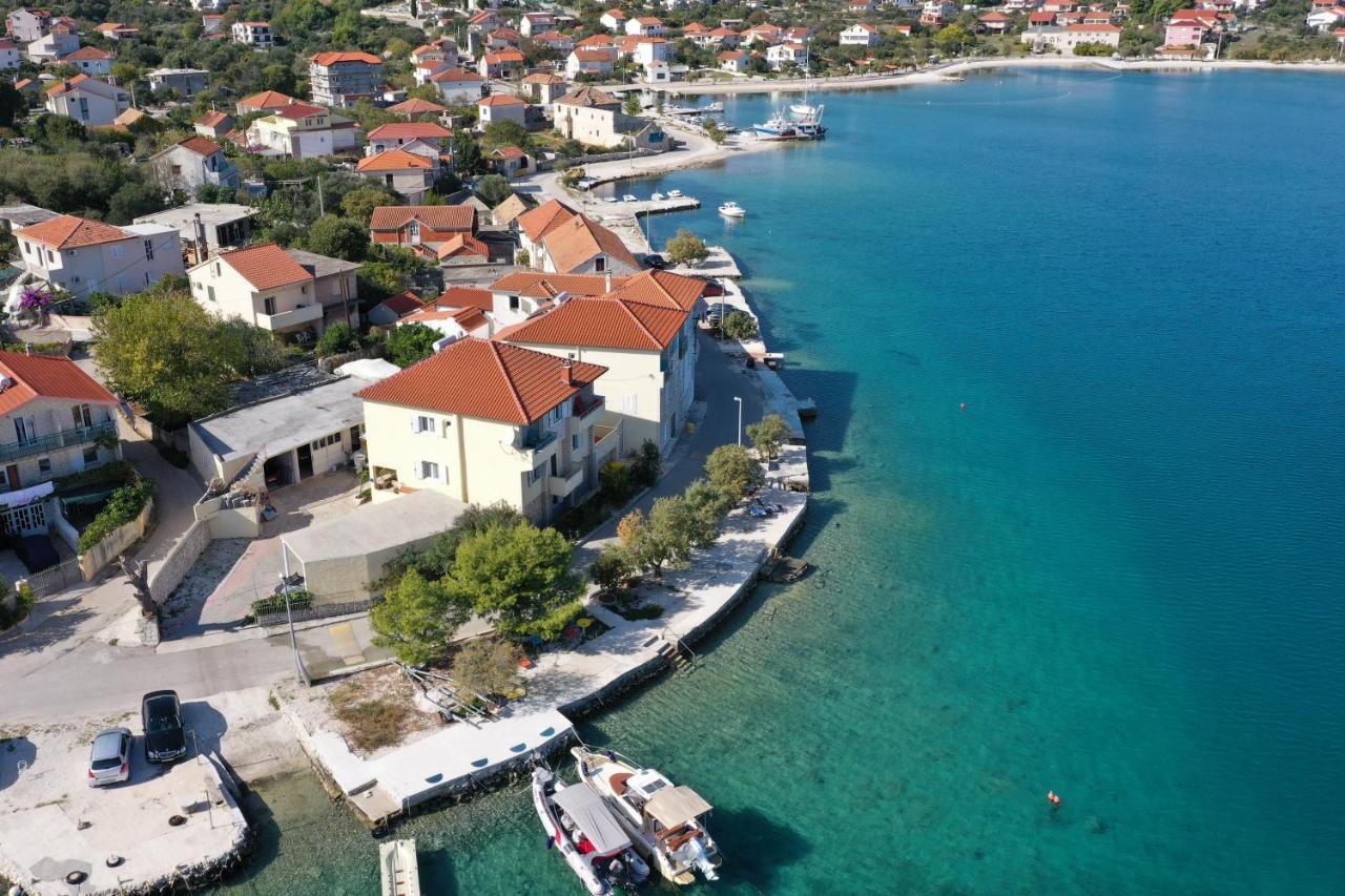 Apartments Babin Vinisce Bagian luar foto