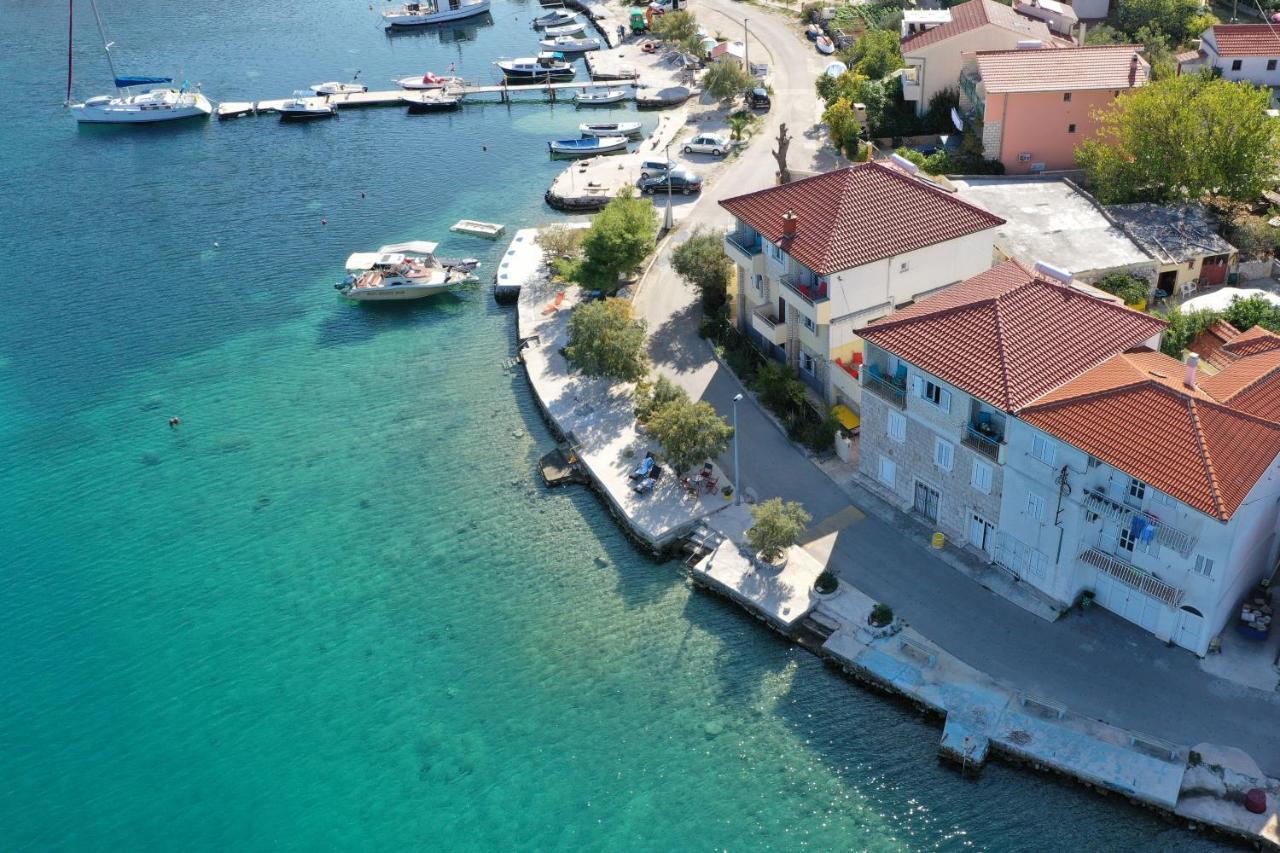 Apartments Babin Vinisce Bagian luar foto