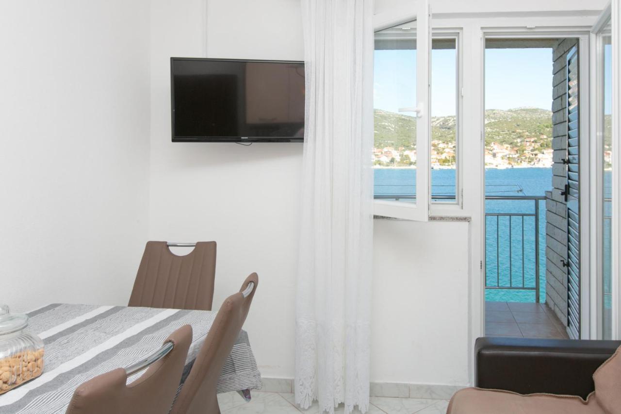 Apartments Babin Vinisce Bagian luar foto