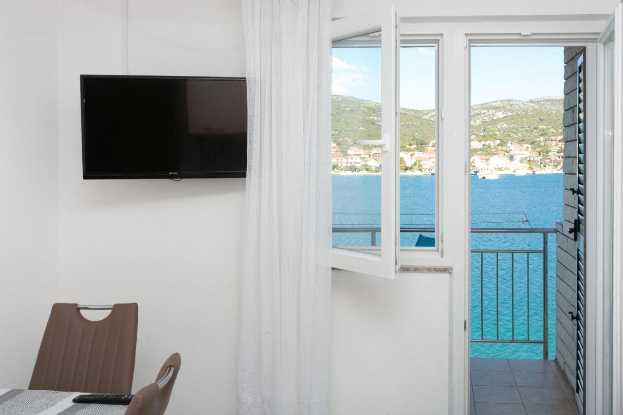 Apartments Babin Vinisce Bagian luar foto