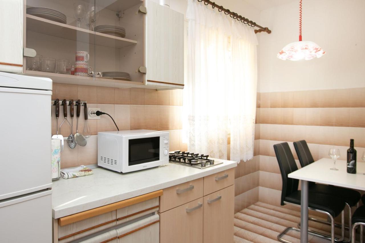 Apartments Babin Vinisce Bagian luar foto