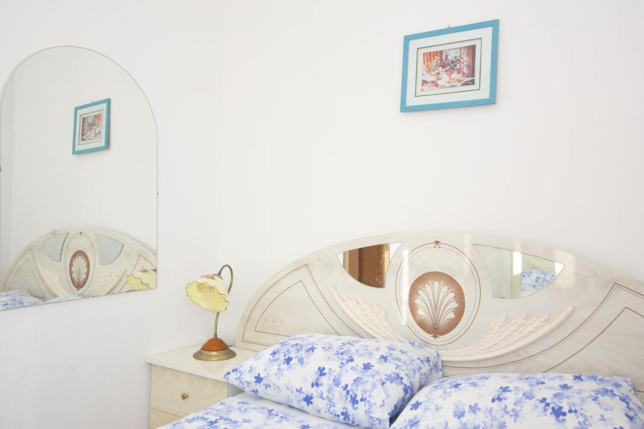 Apartments Babin Vinisce Bagian luar foto