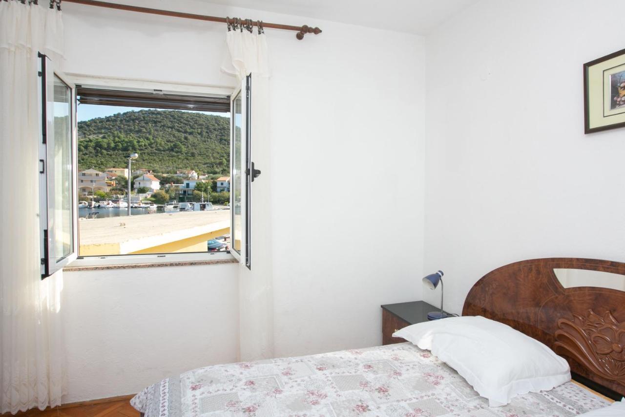 Apartments Babin Vinisce Bagian luar foto