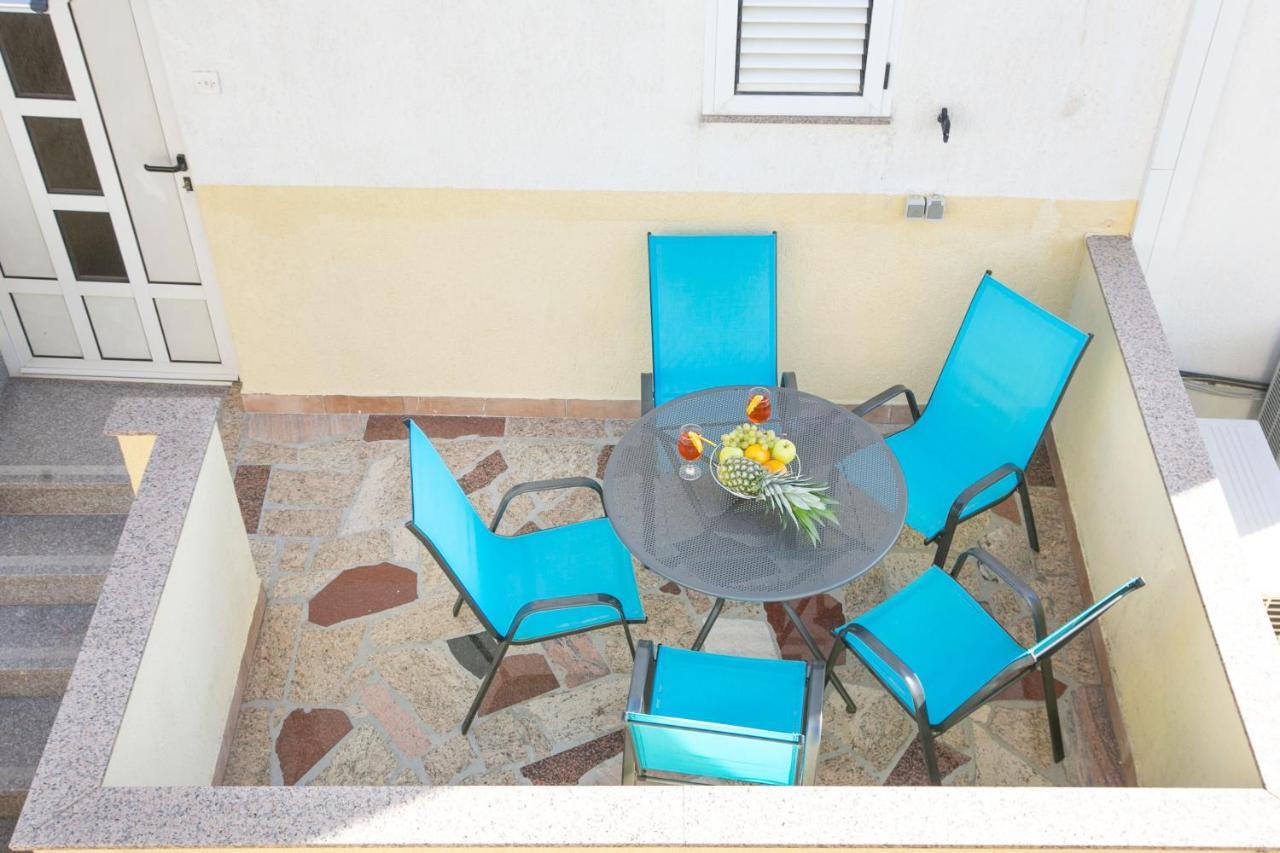 Apartments Babin Vinisce Bagian luar foto