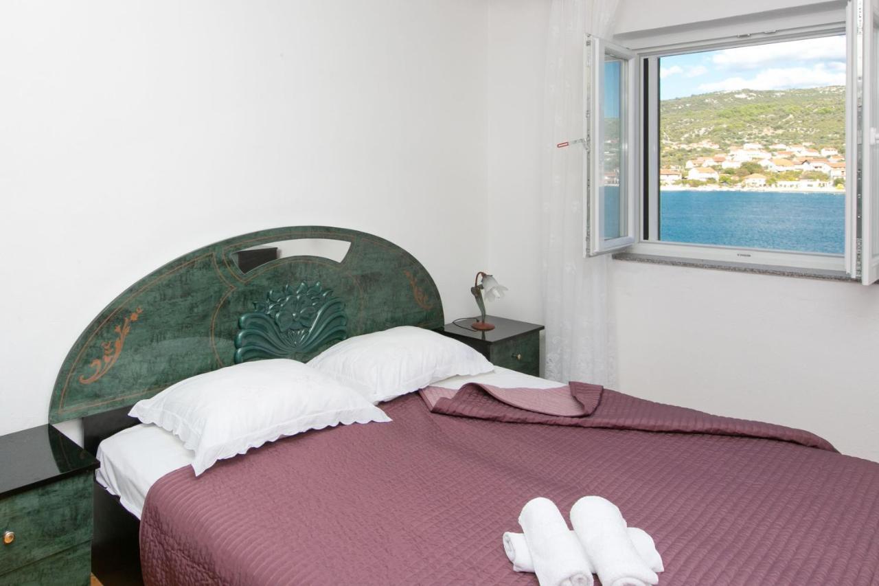 Apartments Babin Vinisce Bagian luar foto