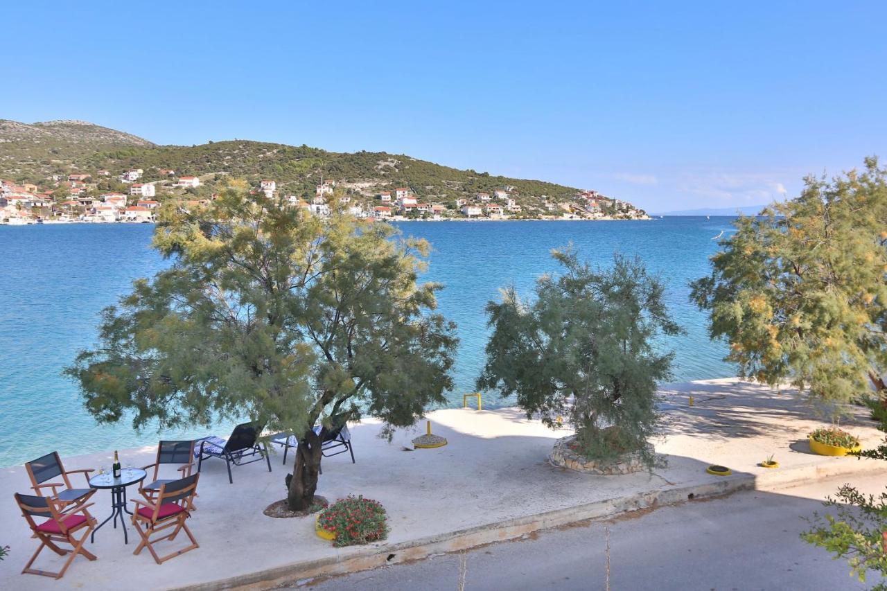Apartments Babin Vinisce Bagian luar foto