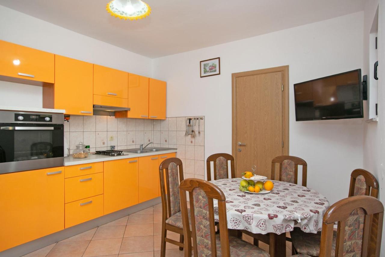 Apartments Babin Vinisce Bagian luar foto